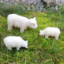 Schaf stehend hell aus Echtfell mit 2 Lämmern zu 20/30 cm-Figuren